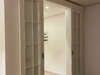 Dere e brendshem per ndarje ambienti, apartament Dere e brendshem per ndarje ambienti, apartament
