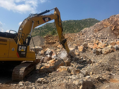 Hammer FX2200 montuar ne Cat 330F Hammer FX2200 montuar ne Cat 330F