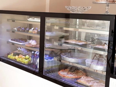 Vitrine e prodhuar me porosi per pasticeri Vitrine e prodhuar me porosi per pasticeri