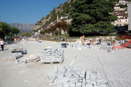 1.2 mln dollare per trotuaret ne Berat
