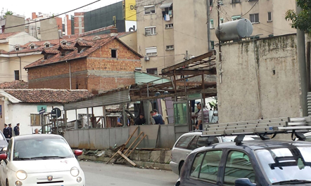 Unaza e vogel, shemben objektet pas Hotel Tirana International