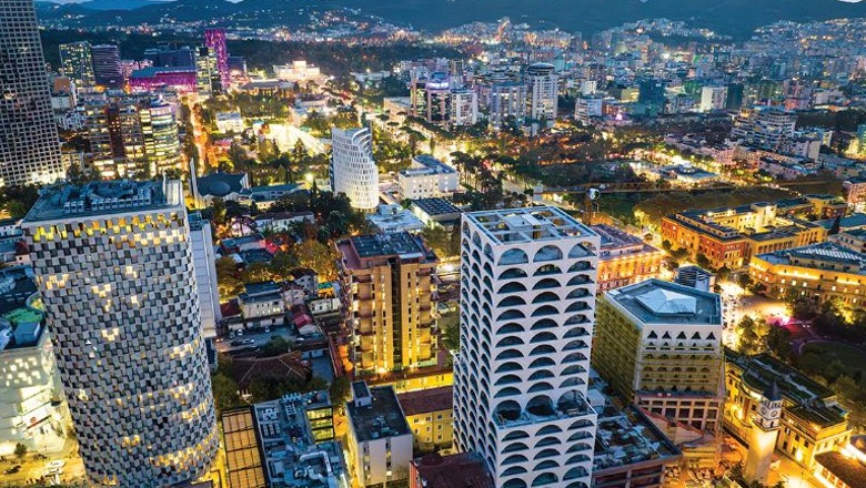 Shqipëria mes Kullave dhe Banesave Bosh: Analizë Realiste mbi Tregun Imobiliar
