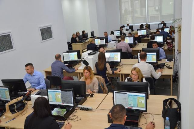 Administrata, 12 perqind e punonjesve nuk e kalojne testin