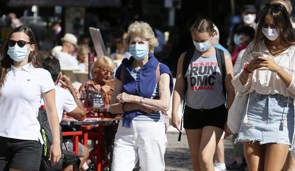 Maskat me detyrim, rritet kerkesa per blerje ne farmacite e kryeqytetit