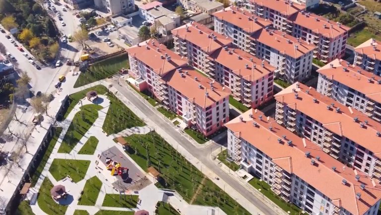 650 familje në pritje të banesave në Kombinat, Demo: Të përshpejtohet procesi