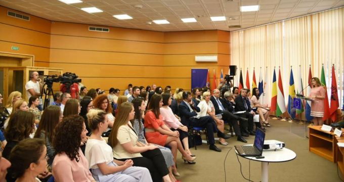 Reforma ne administrate â€“ Mesi: Ristrukturim i pagave ne baze te performances