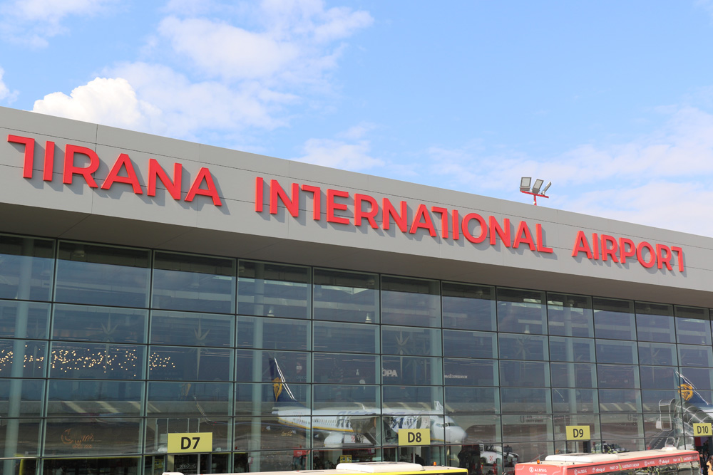 Aeroporti i Tiranës thyen çdo rekord në korrik, rritet me 28 për qind numri i pasagjerëve