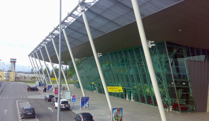 Fitimet e larta, shteti kontroll â€œllogariveâ€ te TIA-s, synohet ulja e tarifave te aeroportit