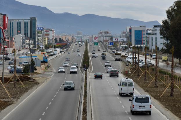 Autostrada Tirane-Durres, barriere akustike 18.5 km e gjate, 5 m e larte