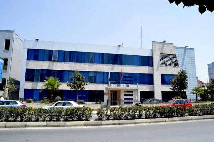 Bashkitë dështojnë me investimet, Tirana vetëm 14 për qind të planit vjetor, kryeson Kamza