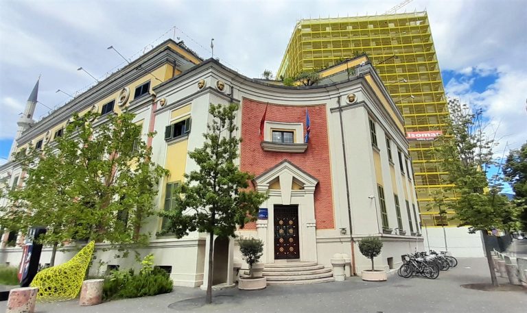 Bashkitë rritën shpenzimet, por vetëm 21.3 për qind e buxhetit shkoi për investime