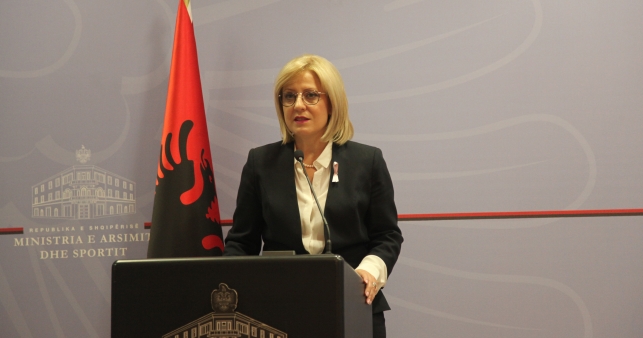 Nikolla lajm te mire per mesuesit: Brenda vitit rritje e pagave me 5 perqind