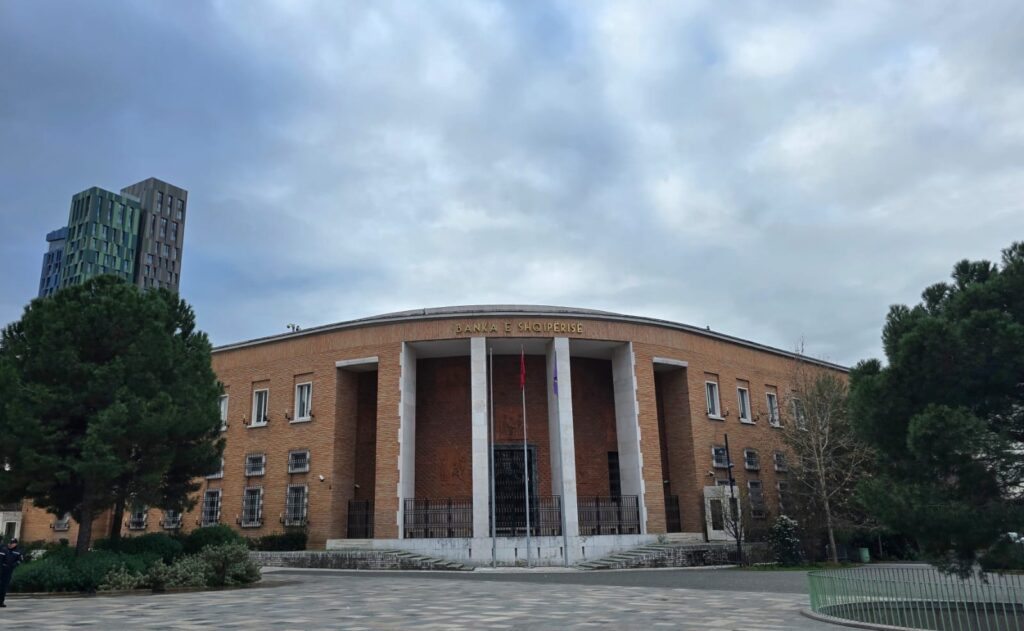 BSH përgatit rregulloren që do të ulë komisionet ndaj tregtarëve për pagesat me kartë