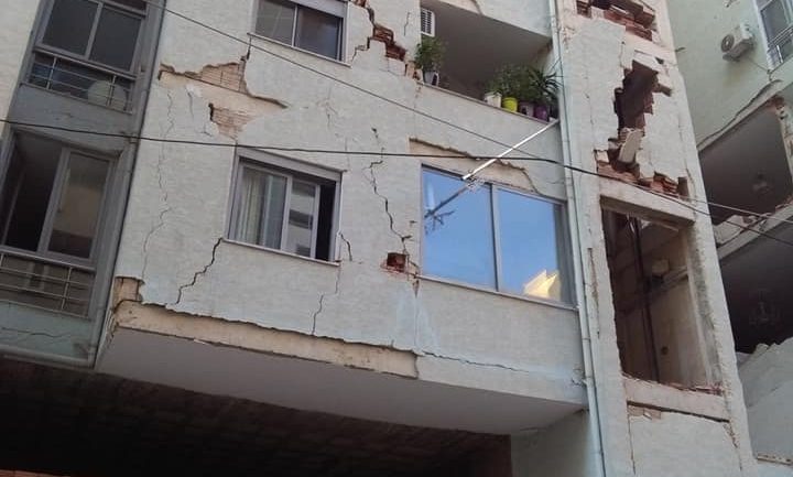 4 mije banore nuk mund te kthehen ne banesa, intensiteti i pasgoditjeve eshte ne renie