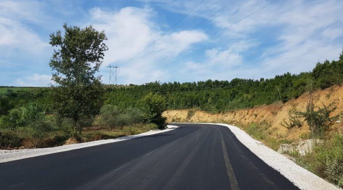 Perfundon shtrimi me asfalt ne dy segmente â€“ Shkurtohet  2 ore distanca me Tiranen