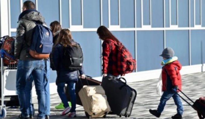 Vendet e tranzicionit: Shqiperia e treta per numrin emigranteve, 40 perqind e popullsise e ikur