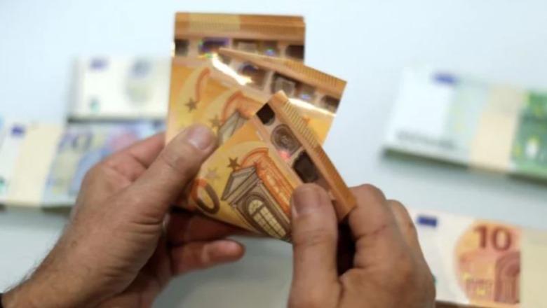 Euro arrin minimum të ri historik pranë 91.5 lekëve