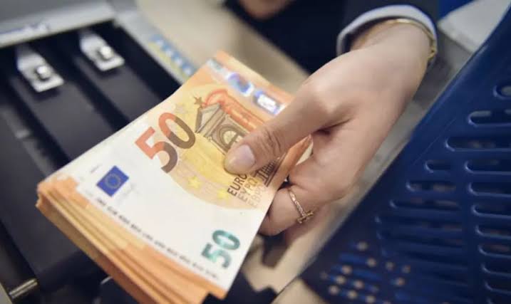 Euro bie në 93 lekë, raporti: Në 2025 buxheti humbi 100 mln euro nga kursi i këmbimit