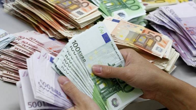 Largimi i emigranteve forcon euron