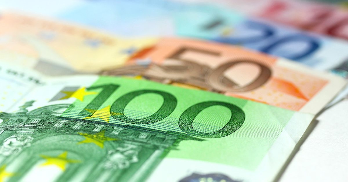 Euro vijon rënien, prek rekord të ri në vlerën e 91.4 lekëve