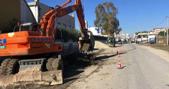 Nje tjeter rruge i nenshtrohet rikonstruksionit: Nis puna per ish-fabriken e Plasmasitâ€“Karbunare