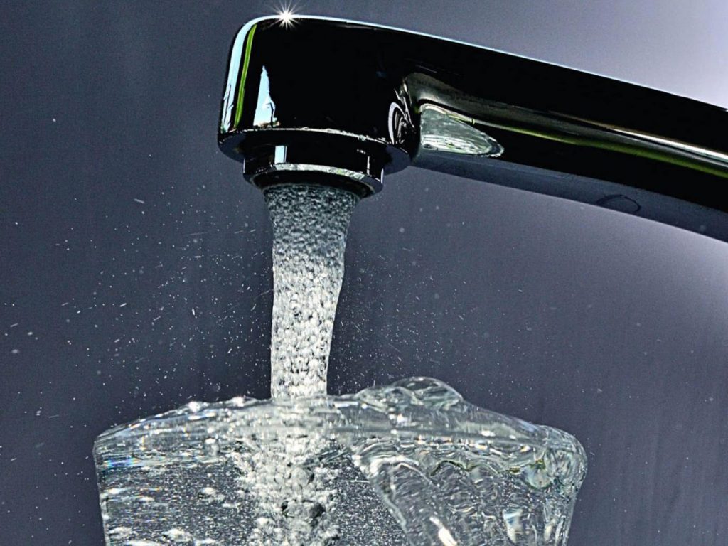 Familjet në ndihmë ekonomike përfitojnë ujë falas deri në 5 m3 në muaj