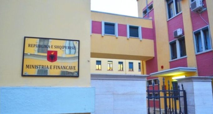 Taksat mbushin buxhetin: 11 mujori, tatim-fitimi dhe tatimi mbi te ardhurat tejkalojne planin 