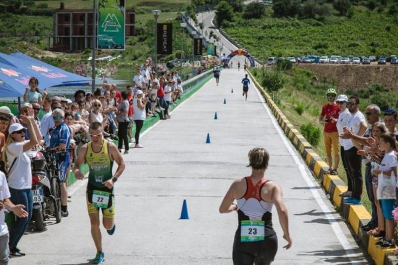 Gara Tiranathlon mbahet të dielën në kryeqytet, rrugët që bllokohen dhe kufizimet në trafik