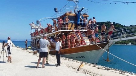 Hapet per turistet ishulli i Sazanit