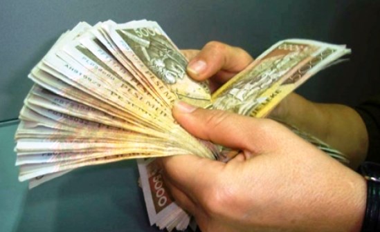 Paga mesatare ne vitin 2015, 46.800 leke. Rritja reale vetem 0.8 per qind