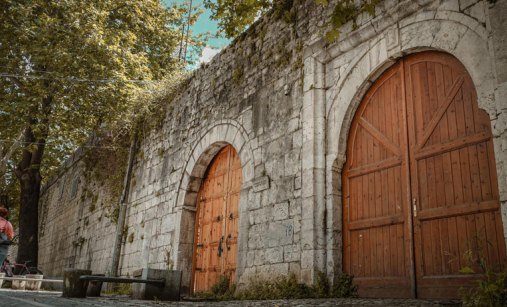 Raporti i KLSH: Kufijte e zones historike te Tiranes u ndryshuan per ndertime