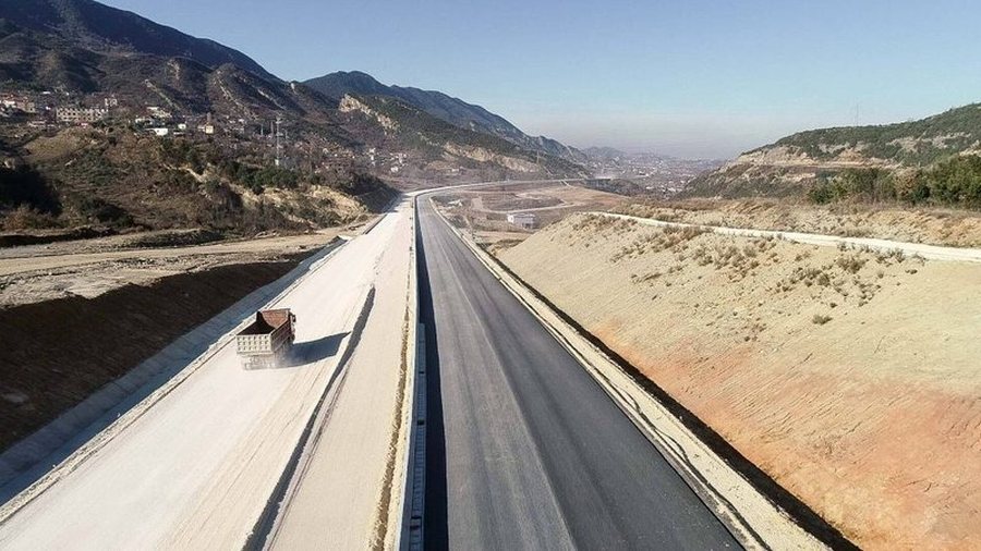 Korridori VIII, hapet tenderi 166.7 mln lekë për linjat e tensionit, prek dhe aksin Tiranë - Durrës