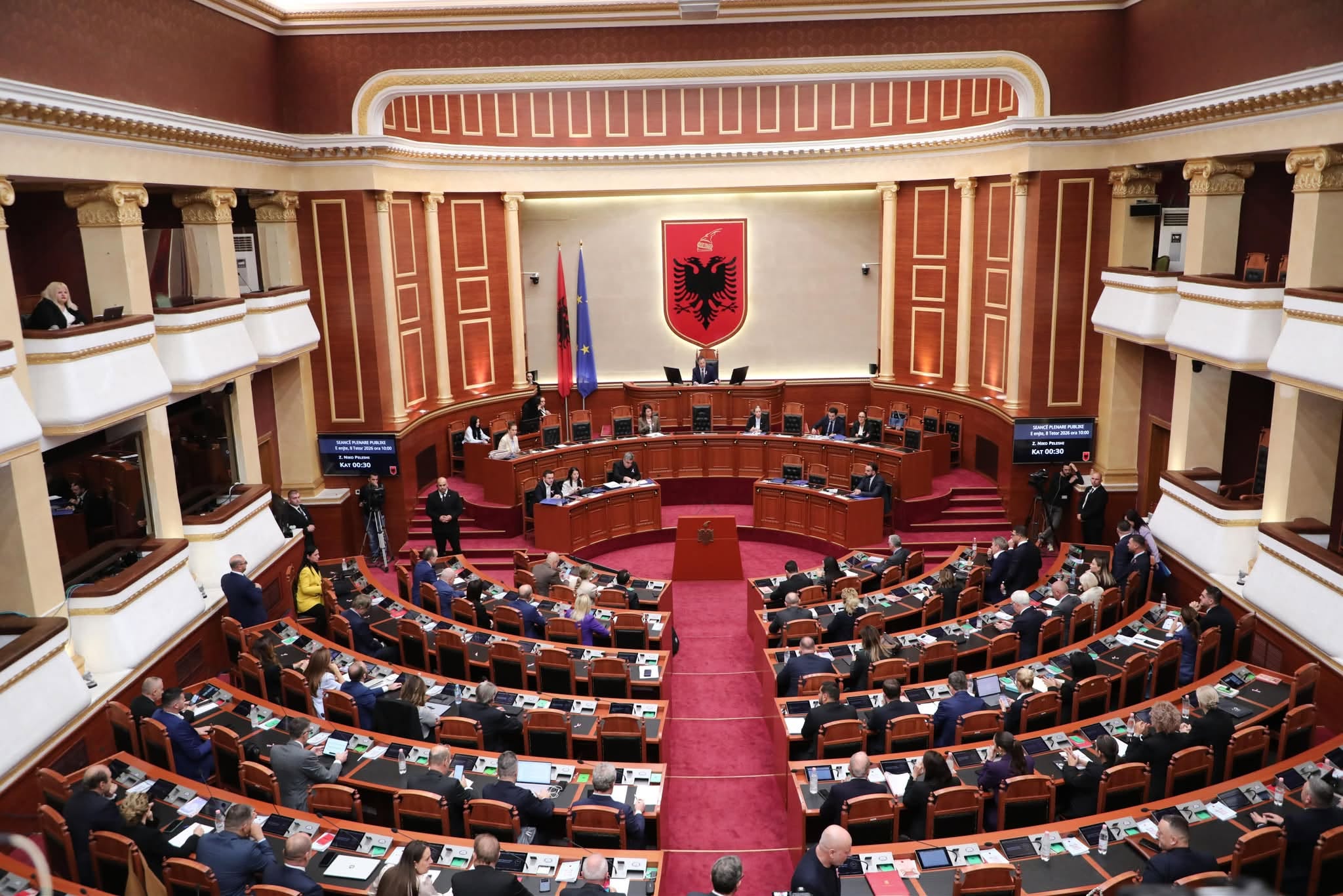 Kuvendi mblidhet sot pas shtyrjes së seancës, studentët paralajmërojnë protestë para Parlamentit