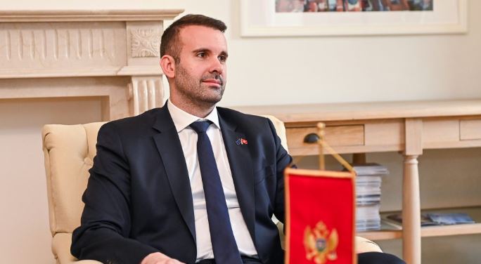 Mali i Zi rrit pagat nga janari, minimalja arrin deri në 1,400 euro