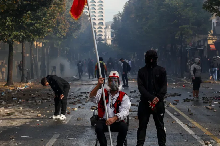 Mediat e huaja jehonë protestës në Shqipëri: Studentët kërkojnë rrëzimin e sistemit
