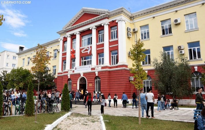 Mesatarja për mësuesinë mbetet 7.5, qeveria riorganizon kriteret e pranimit në universitete