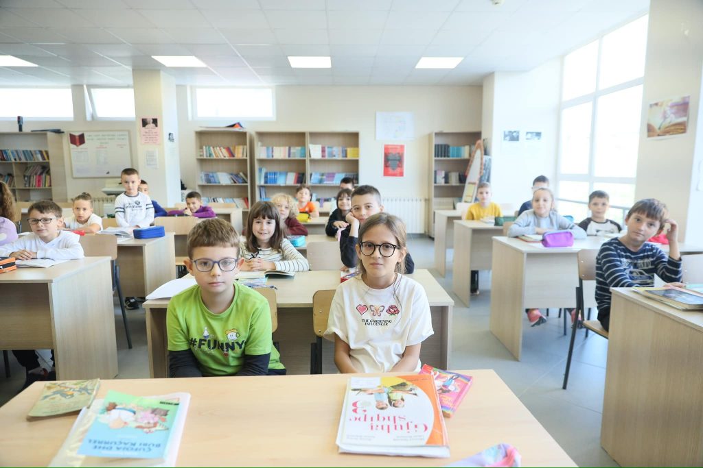 Nis viti i ri shkollor, 25 mijë fëmijë në klasën e parë dhe 53 shkolla të reja
