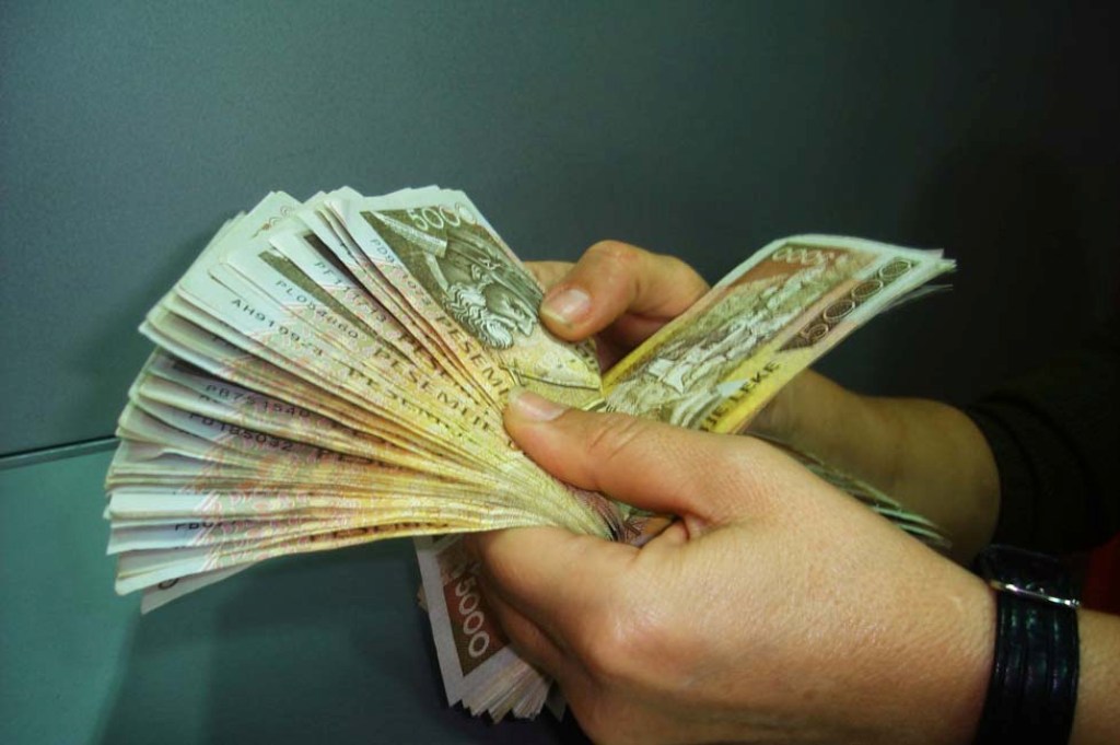 Një rrogë nuk mjafton, shpenzimet e një individi 112 për qind e pagës, e dyta më e lartë në Europë