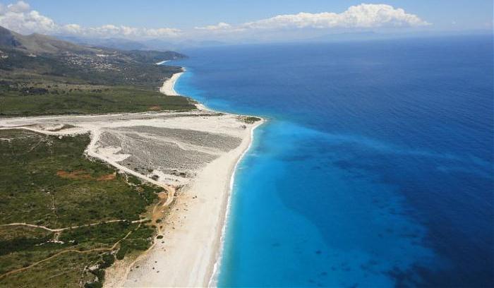 Zhvillimi i turizmit bregdetar dhe ndryshimi i cilesise se jeteses ne zonen e Palases