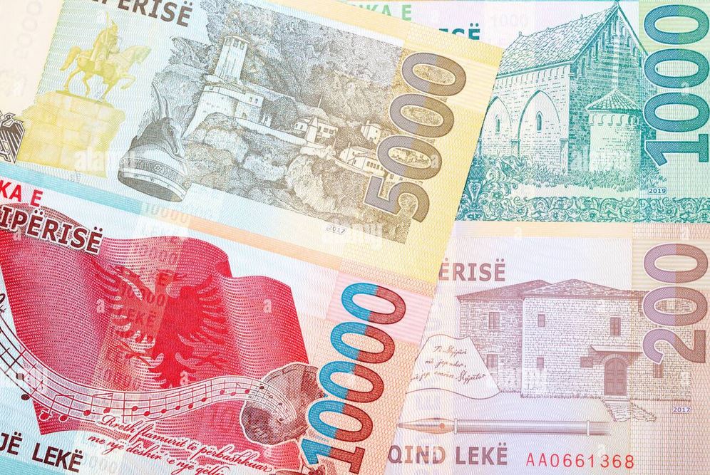Rritet me 15.2 për qind paraja jashtë bankave, Tatimet kërkojnë pagesa me kartë nga bizneset