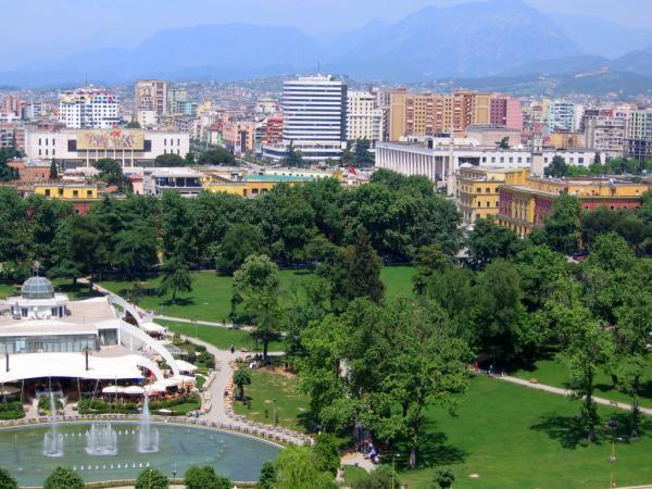 Transformim i Parkut Rinia, me shume gjelberim dhe mundesi argetimi per femijet