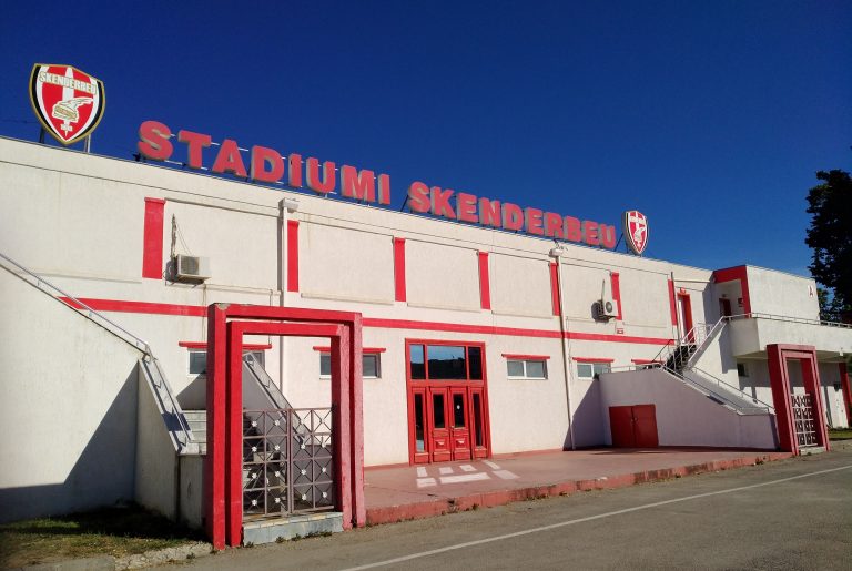 Pas dështimit të procedurave për stadiumin e ri Skënderbeu, Bashkia Korçë hap tender për rehabilitim