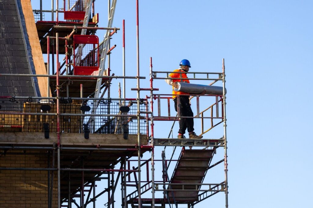 Pronat udhëheqin sektorin e shërbimeve, shitjet u rritën me 40 për qind në prill-qershor