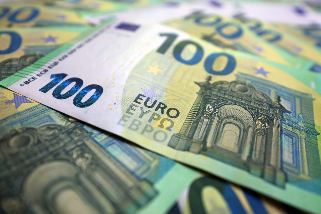 Për herë të parë në histori, euro zbret poshtë 94 lekëve, nënçmohet 31.4 për qind nga 2015