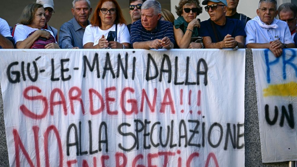 Italia anulon planet për resort në zonë të mbrojtur në Sardenja pas protestave të qytetarëve