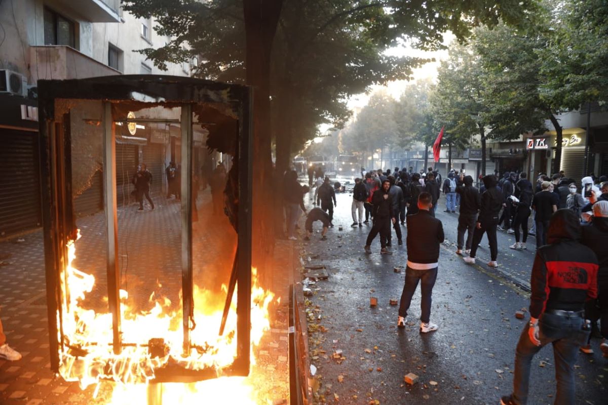 Protesta e 13 tetorit në Tiranë: Mbi 13 të lënduar, dhjetëra persona të shoqëruar