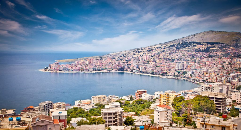 Qeveria pezullon ndërtimet në zonat turistike deri më 15 shtator, zgjaten afatet e lejeve
