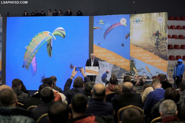 Rama: Ndeshkim per ata qe derdhin ujerat e zeza ne det