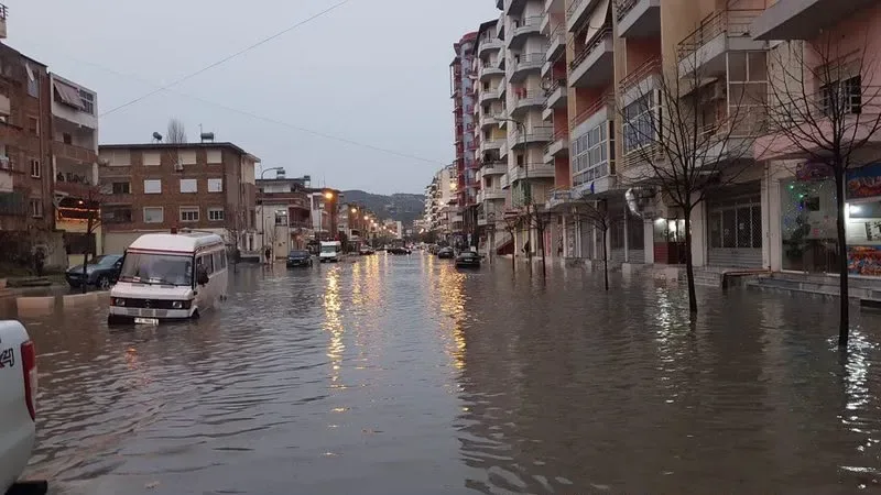 Rekomandimet e KLSH u injoruan, dy vite pas përmbytjeve masive, Vlora sërish nën ujë