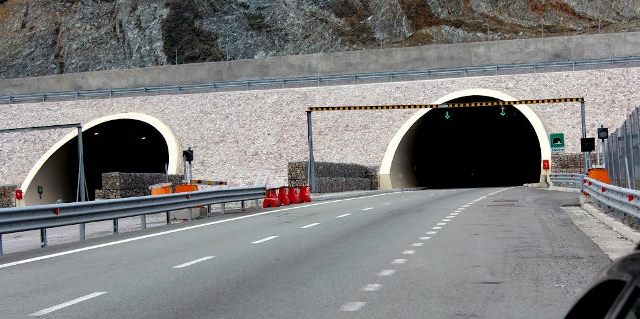 Pas takses se re, bizneset e Kosoves bojkotojne Rrugen e Kombit
